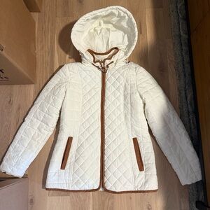 Jones New York White Quilted Jacket with Gold and Brown Accents